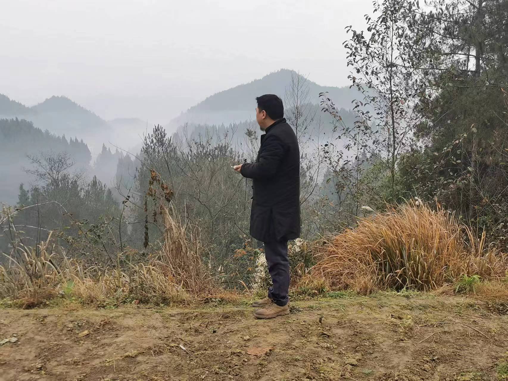 易经风水大师李九燚在重庆开州地区寻龙点穴风水堪舆！