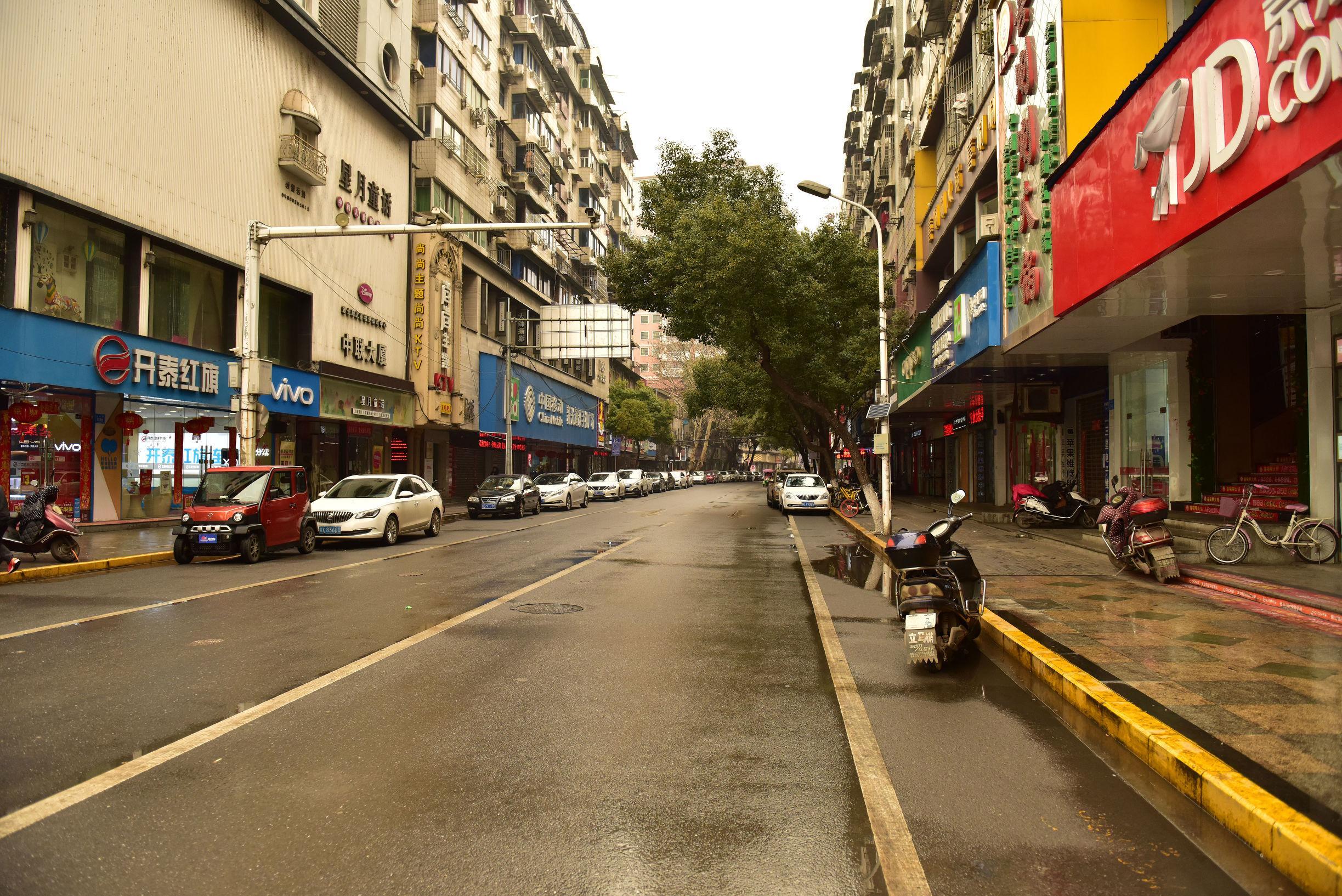 店铺大门对马路风水怎么化解？