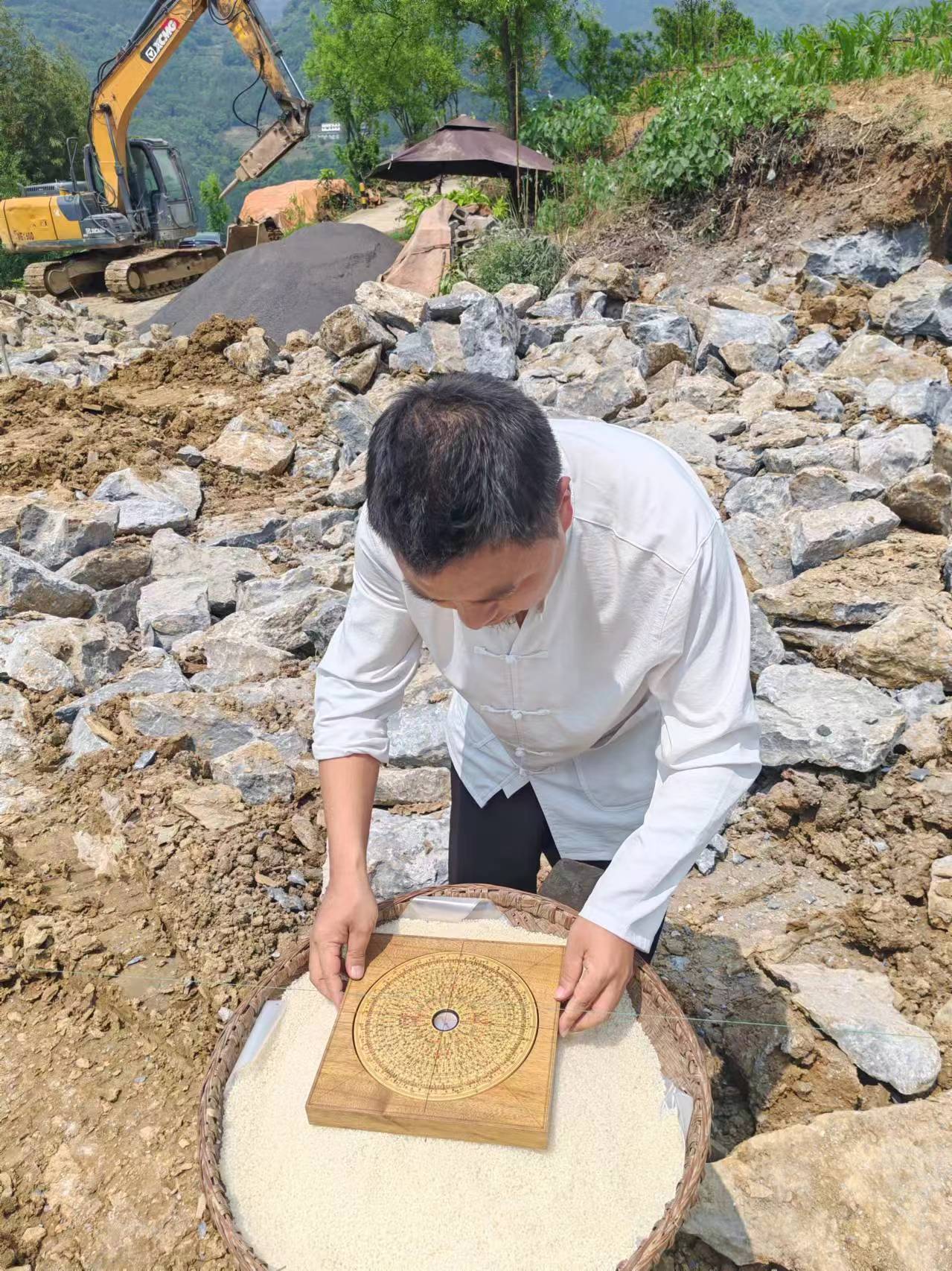 【图片】风水大师李九燚在武隆区别墅立向分金风水布局！