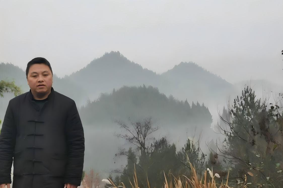 寻龙点穴，福泽后人！重庆风水大师李九燚(yì)分享阴宅理想布局的关键步骤与考量